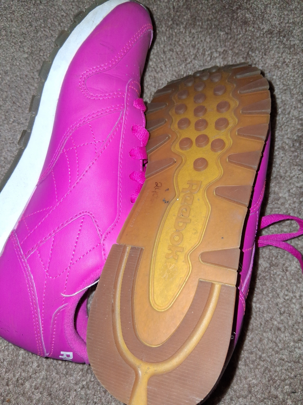 Like New Reebok Size 8 Women’s Bright Pink Low-Top Lace-Up Sneakers - Picture 8 of 8
